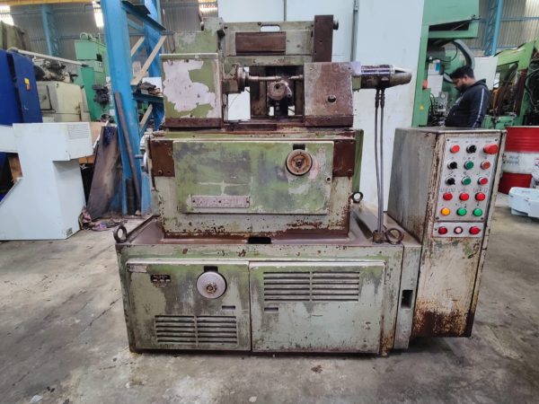 Hurth WF 10 gear hobbing machine